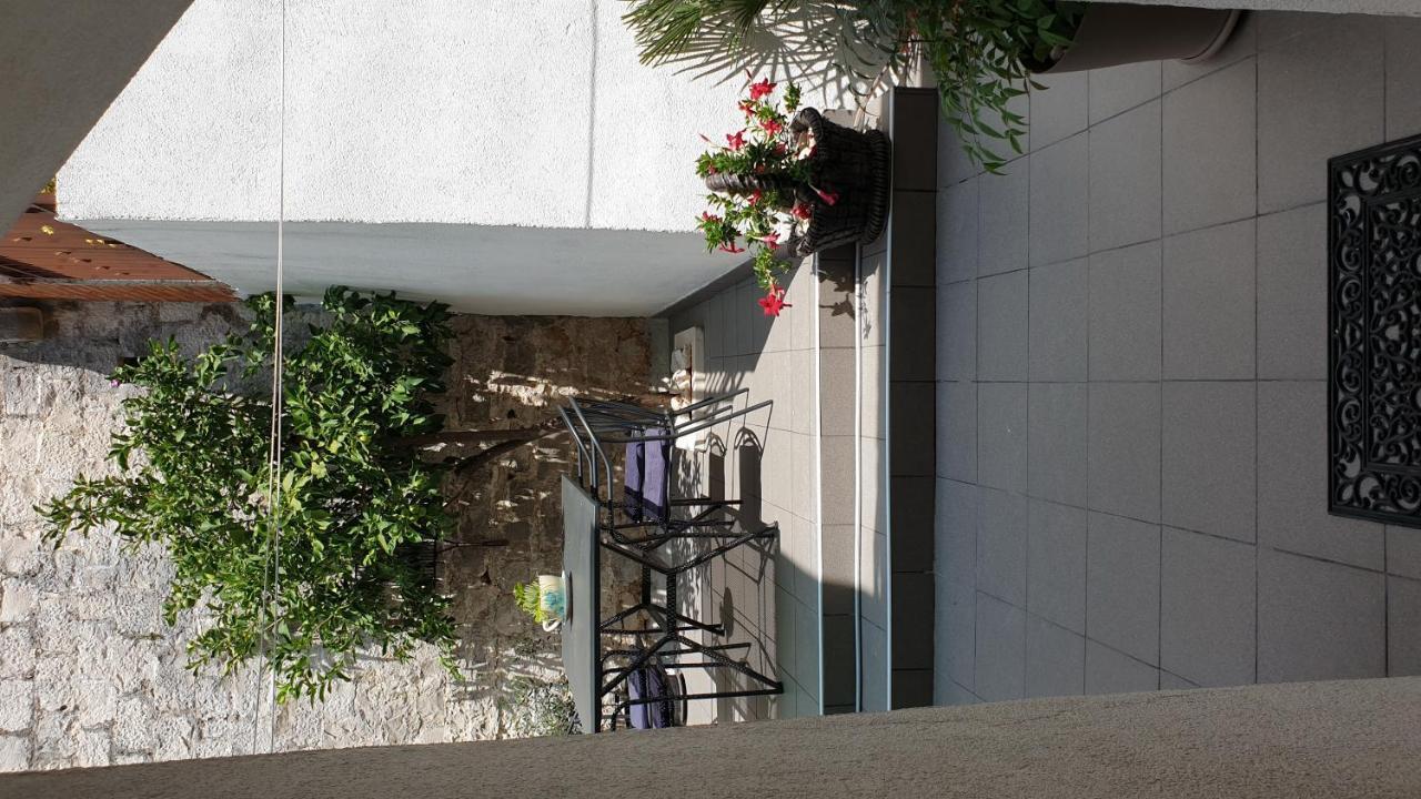 Lemon Tree Hotel Donji Seget Exterior photo