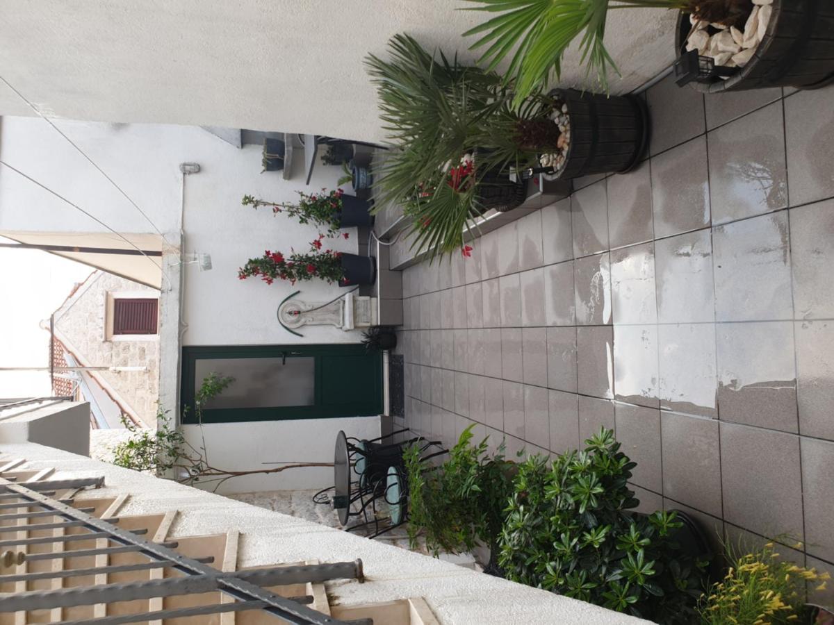 Lemon Tree Hotel Donji Seget Exterior photo