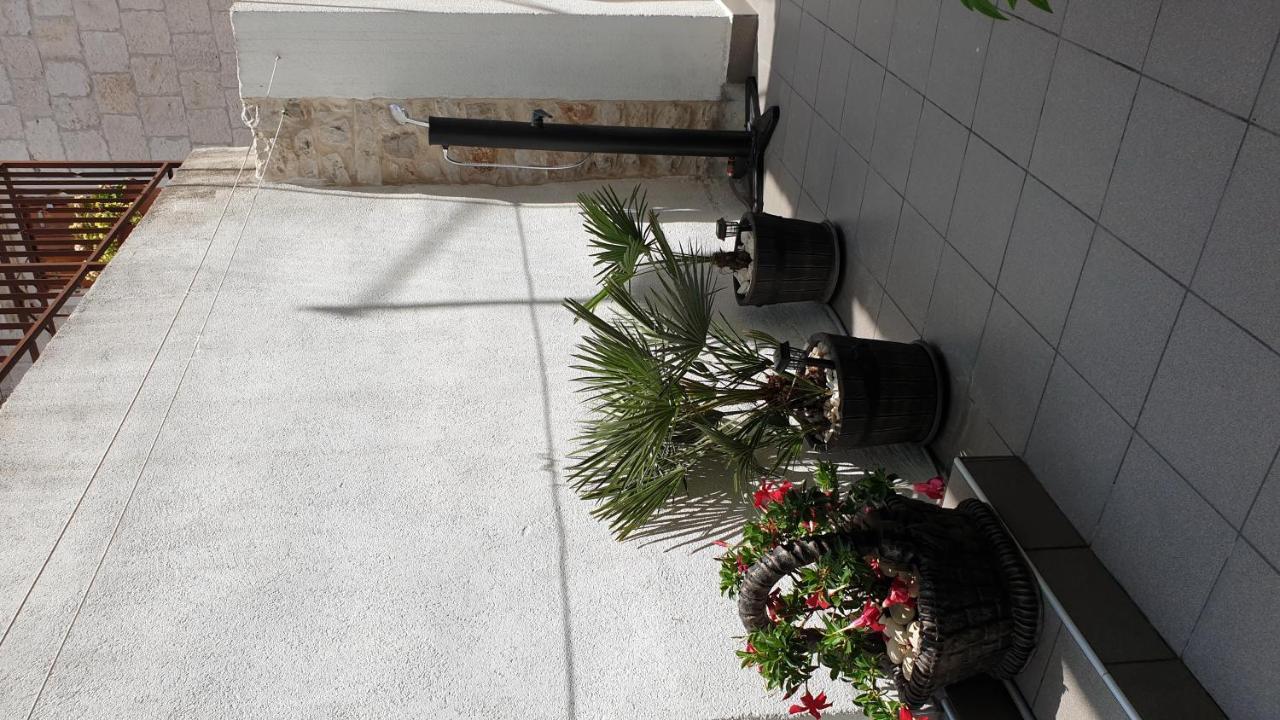 Lemon Tree Hotel Donji Seget Exterior photo