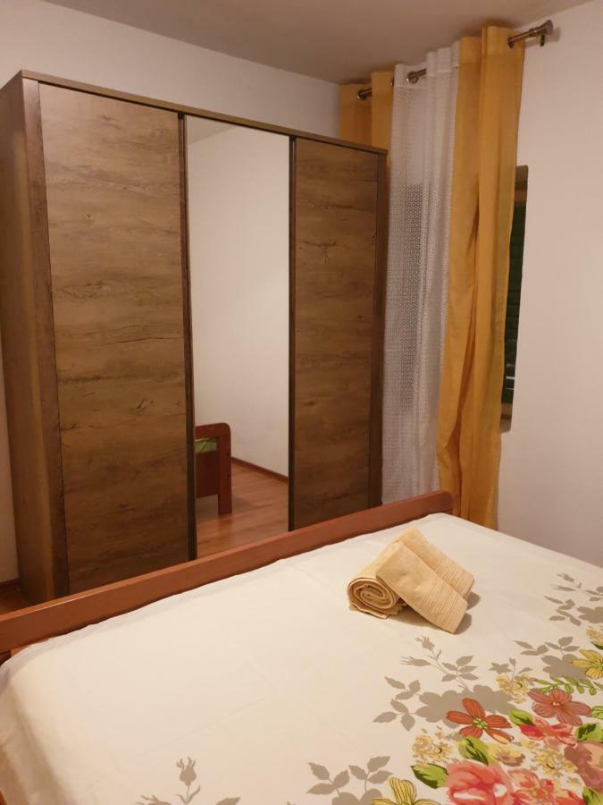 Lemon Tree Hotel Donji Seget Exterior photo